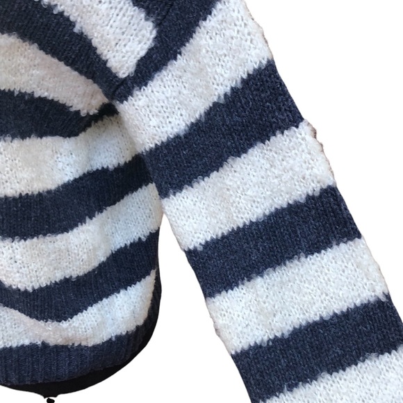 Sadie & Sage Striped Blue and White Sweater size Small - Picture 5 of 10